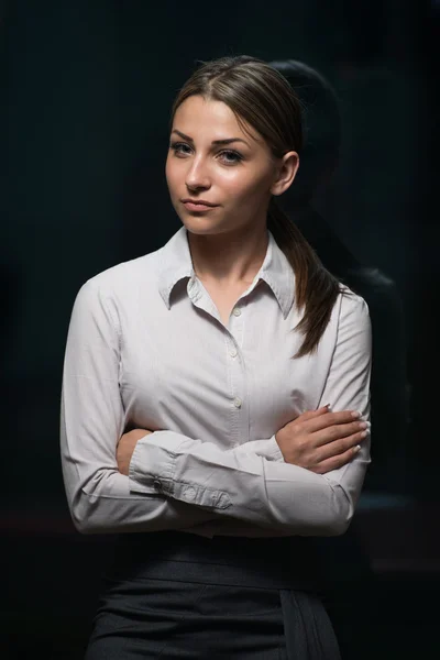 Retrato de una hermosa mujer de negocios sonriendo — Foto de Stock