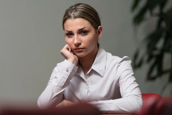 Young Business Woman With Problems In The Office — Stock Photo, Image