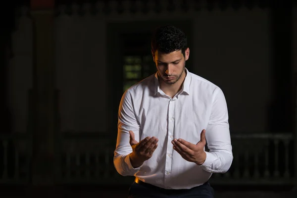 Young Muslim Guy Praying — Stock Photo, Image