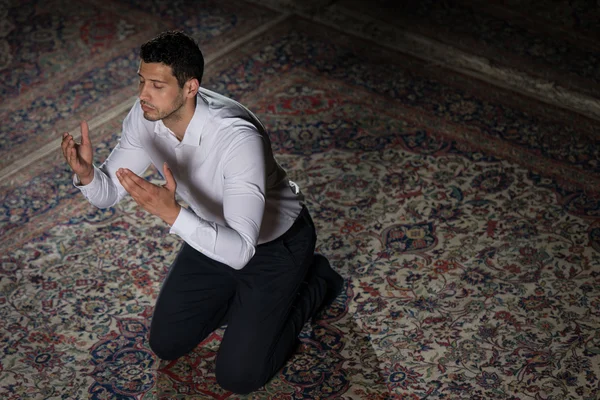 Muslim Praying In Mosque — Stock Photo, Image