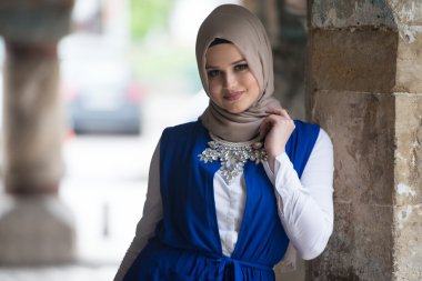 Genç Müslüman Kadın Portresi