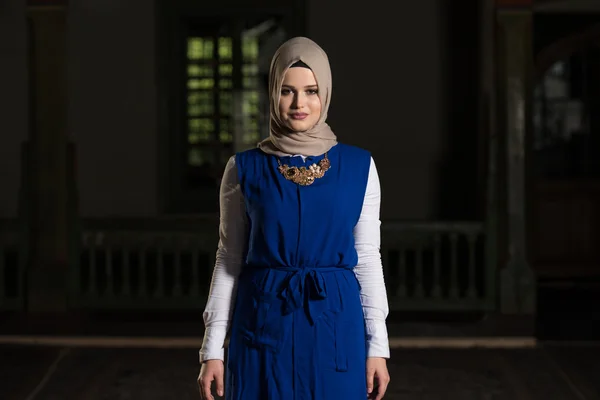 Portrait Of Young Muslim Woman — Stock Photo, Image