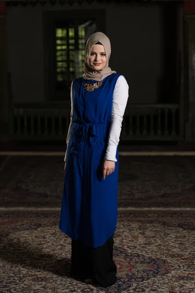 Portret młodej muzułmanki — Zdjęcie stockowe