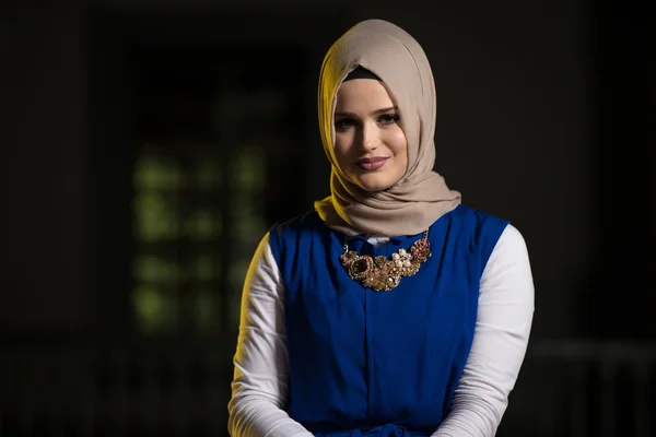 Portrait Of Young Muslim Woman — Stock Photo, Image