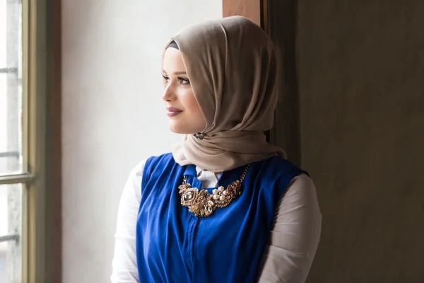 Ragazza in hijab — Foto Stock