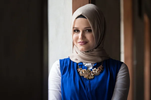 Portrait Of Young Muslim Woman — Stock Photo, Image