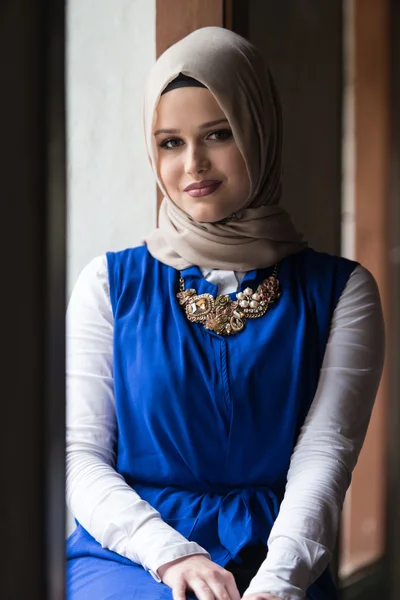 Meisje in hijab — Stockfoto