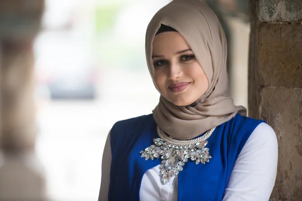 Confident And Beautiful Young Muslim Woman — Stock Photo, Image