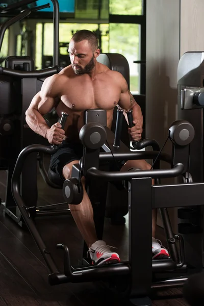 Bodybuilder Exercise Back On Machine — Stock Photo, Image