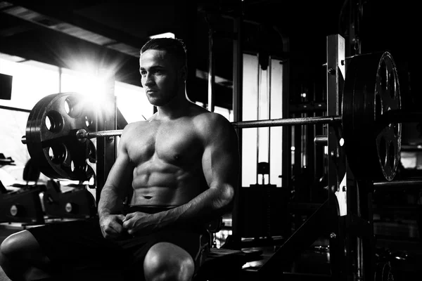 Muscular Man Resting After Exercise — Stock Photo, Image