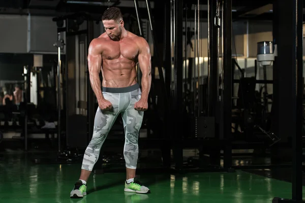 Healthy Young Man Flexing Muscles — Stock Photo, Image