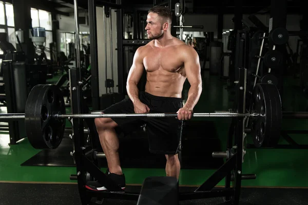 Healthy Young Man Flexing Muscles — Stock Photo, Image