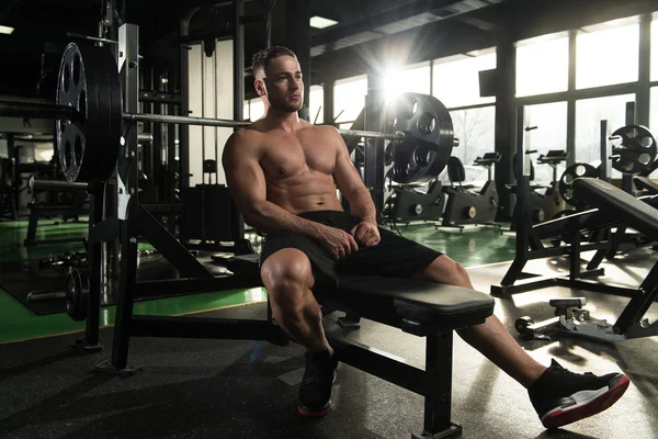 Muscular Man Resting After Exercise — Stock Photo, Image