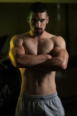 Kas yan esneme vücut geliştirmeci Fitness modeli