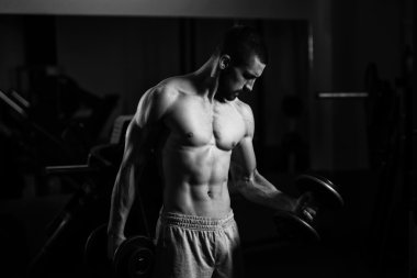 Pazı egzersiz halter ile