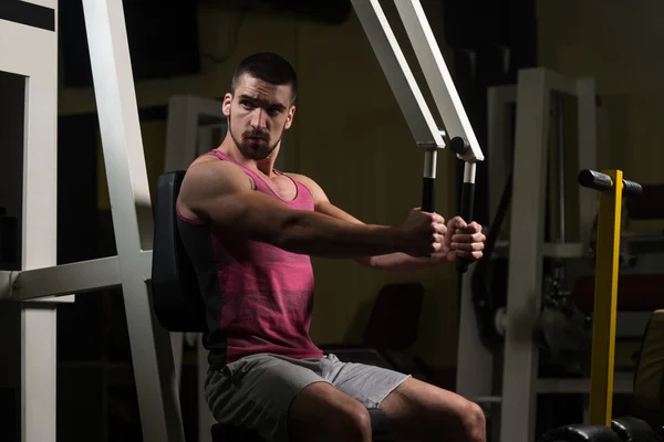 Chest Exercises On A Machine — Stock Photo, Image