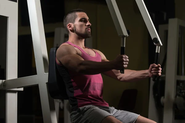 Chest Exercises On A Machine — Stock Photo, Image