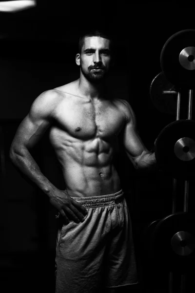 Hombre sano con paquete de seis —  Fotos de Stock