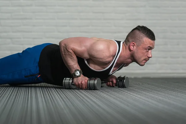 A súlyzó pushups — Stock Fotó