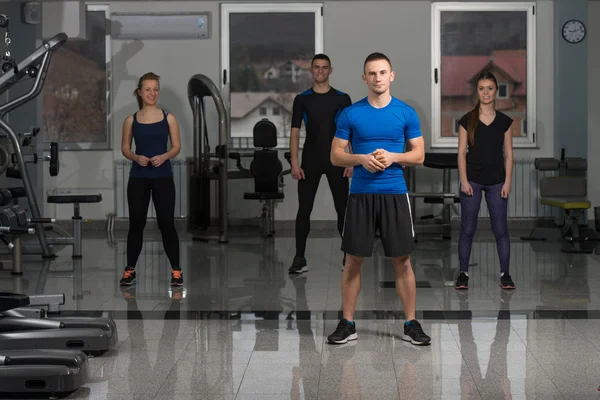 Group Of Smiling People Exercising In The Gym — Stock Photo, Image