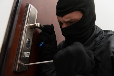 evin içine hırsızlık