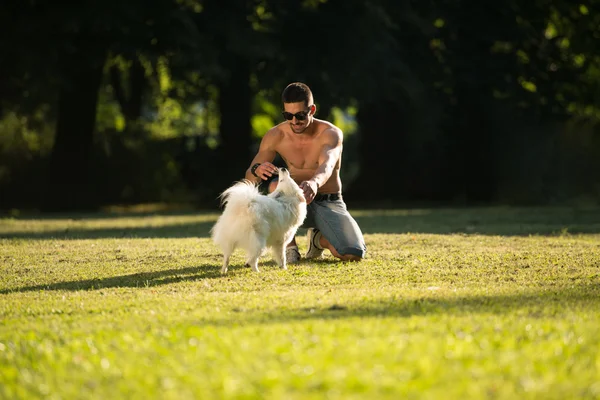 男と犬 — ストック写真