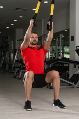 Fitness Eğitmeni eğitimi Trx Fitness askıları ile