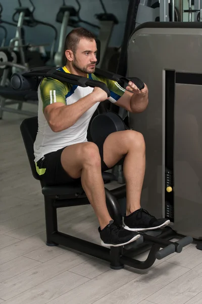 Abs Exercises On A Machine — Stock Photo, Image
