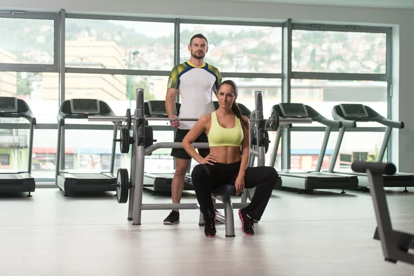 Fit Couple Together Training Chest With Weights — Stock Photo, Image