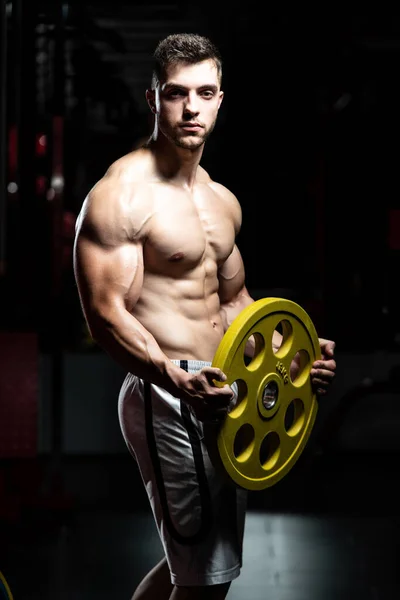 Retrato Hombre Físicamente Joven Sosteniendo Pesas Mano —  Fotos de Stock