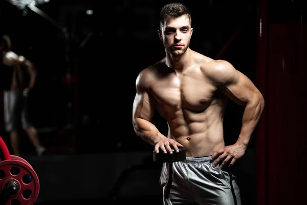 Tempo Descanso Homem Jovem Musculado Confiante Descansando Ginásio Clube Saudável — Fotografia de Stock