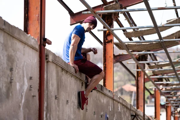 Resting Time Confident Muscled Young Man Resting Abandoned Warehouse Exercising — Stock Photo, Image