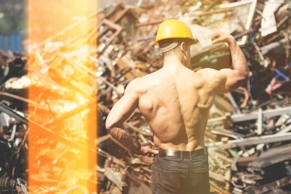 Handsome Man Standing Strong Scrap Metal Industrial Junkyard Flexing Muscles — Stock Photo, Image