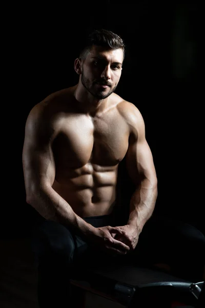 Beau Beau Jeune Homme Beau Attrayant Avec Corps Musculaire Relaxant — Photo