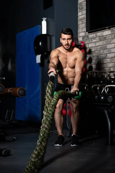 Battling Ropes Young Man Gym Träning — Stockfoto