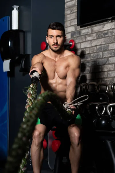 Battling Ropes Young Man Gym Träning — Stockfoto