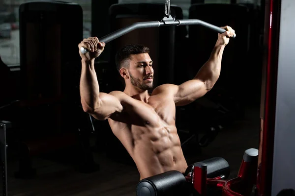 Handsome Bodybuilder Doing Heavy Weight Exercise Back Machine — Stock Photo, Image