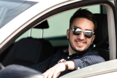 Arabasında Bir Sürücünün Portresi