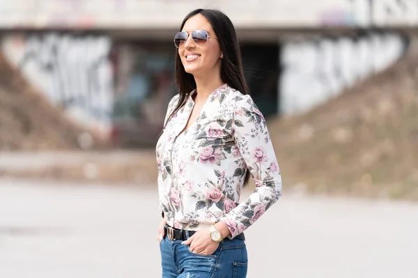 Young Stylish Girl Wearing Modern Clothing Walking Urban City Smiling — Stock Photo, Image