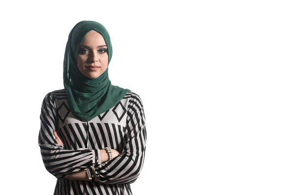 Retrato Mujer Musulmana Joven Aislado Sobre Fondo Blanco — Foto de Stock