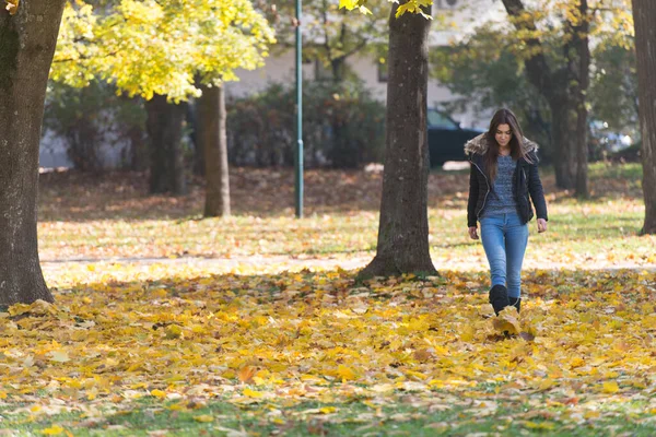 Young Woman Walking Forest Woods Autumn — Stock Photo, Image