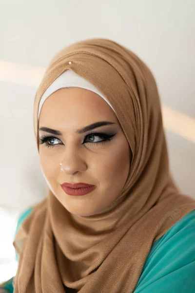 Portrait Happy Attractive Muslim Woman Mosque — Stock Photo, Image