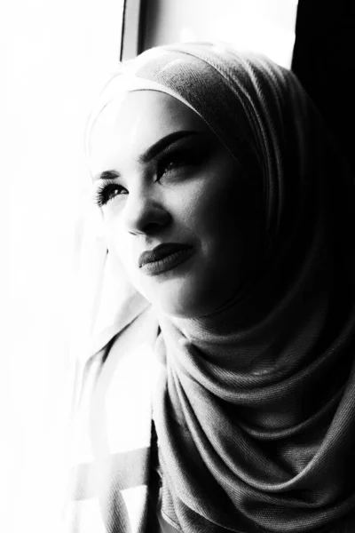 Portrait Happy Attractive Muslim Woman Mosque — Stock Photo, Image