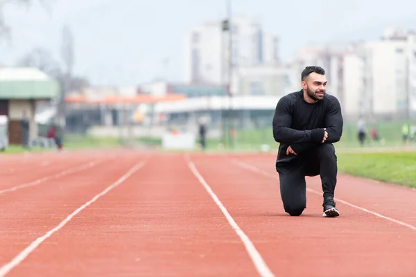 Man Strekken Benen Breken Ontspannen Het Hardlopen Moe Rest Training — Stockfoto