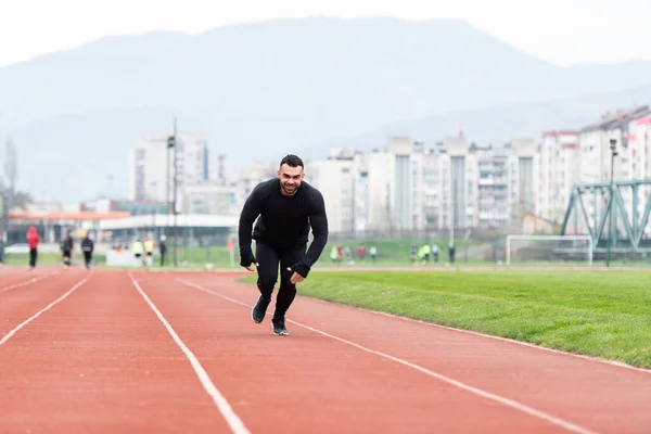 Ajuste Hombre Seguro Posición Partida Listo Para Correr —  Fotos de Stock