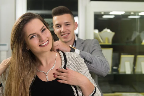 Attractive Young Couple Inspecting Selection Necklace Jewelry Store — Stock Photo, Image