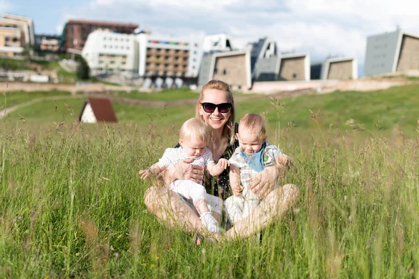 Mother Having Playful Time Twin Son Daughter Nature Park Family — Stock Photo, Image