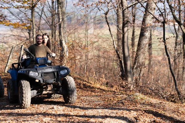 Par Ridning Atv Bike Eller Fyrhjuling Väg Längs Skogsstigen Berget — Stockfoto