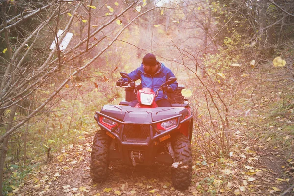 Emergency Man Protective Uniform Quad Forest Zoeken Vermiste Persoon — Stockfoto