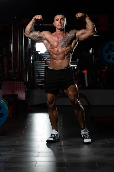 Man Standing Strong Gym Flexing Muscles Muscular Athletic Bodybuilder Fitness — Stock Photo, Image